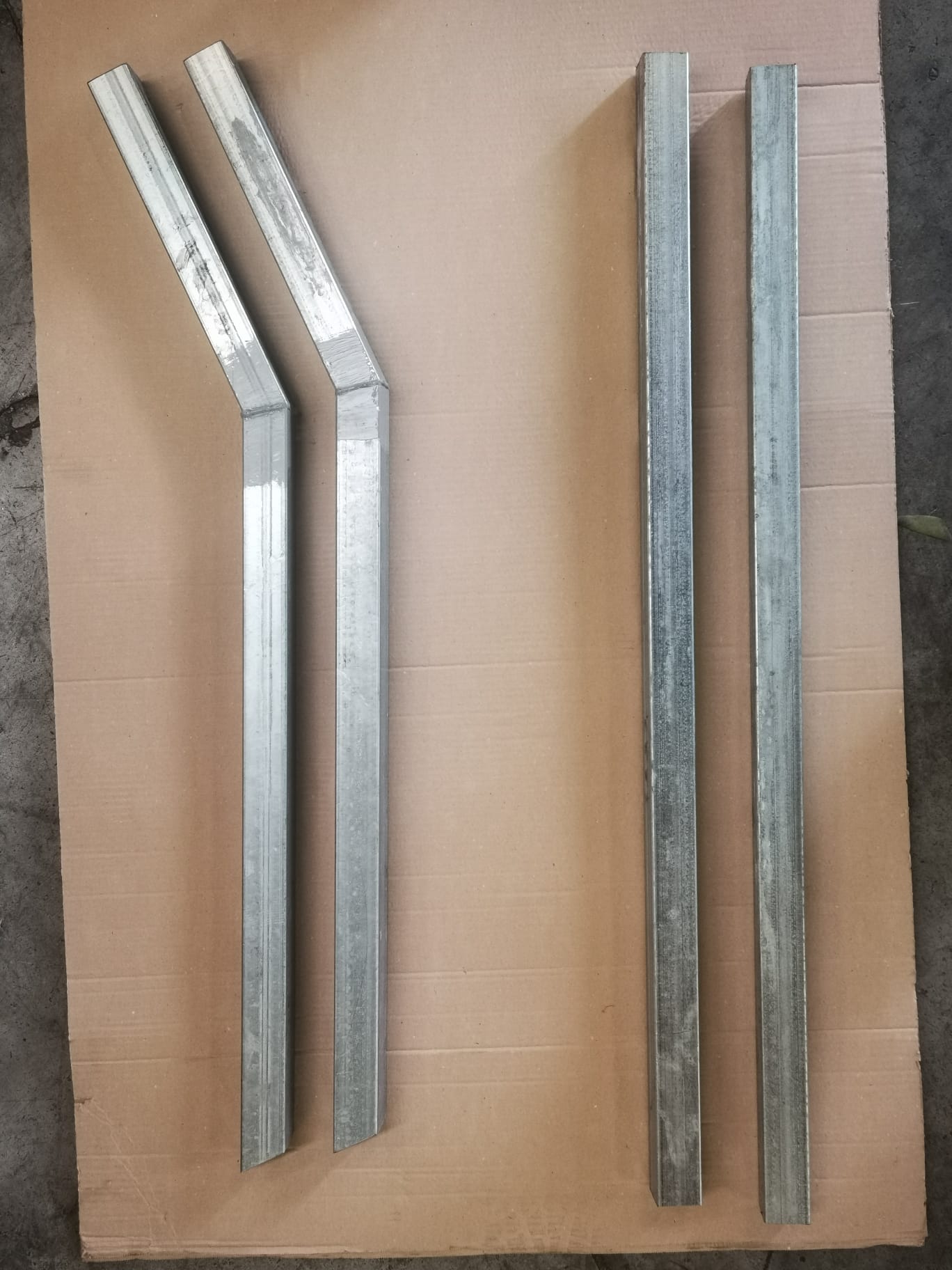 Lot de 4 pieds pour pondoir 6 ou 12 trous